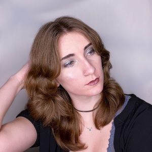 Meet your Posher, Chloe